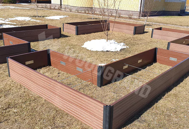 Высокие грядки из ДПК во дворе